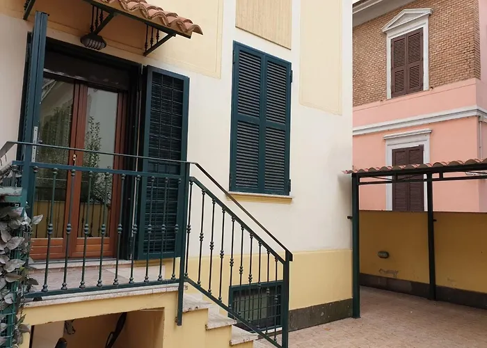 Villa Luzatti Hostel Rome Italy Entrance