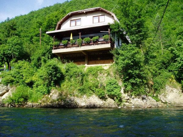 planiarski dom zbiije visoko